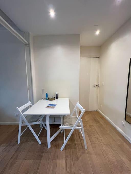 Charmant Appartement Alesia Parigi Esterno foto